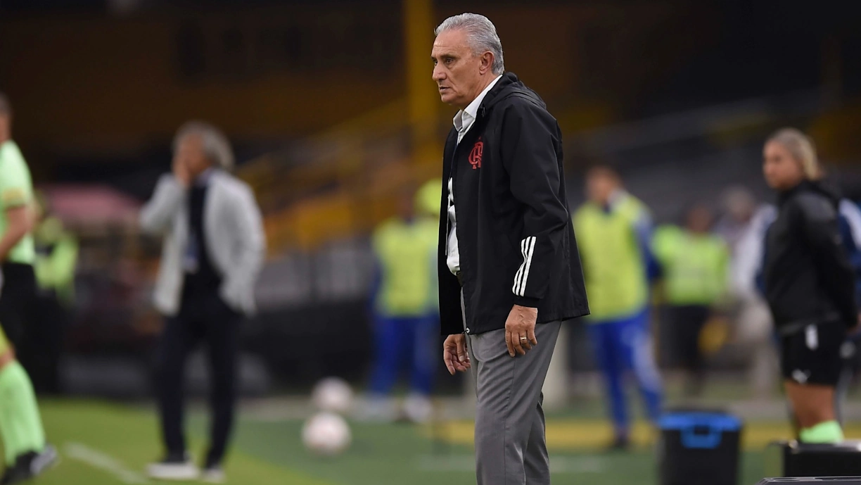 TITE BARRA LÉO ORTIZ E MUDA SISTEMA DEFENSIVO DO FLAMENGO PARA ENFRENTAR O VASCO