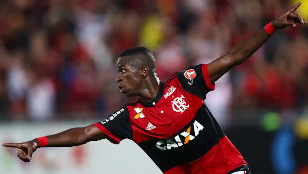 O ex- flamengo mandou um recado ao atacante ( Foto / CRF ) 