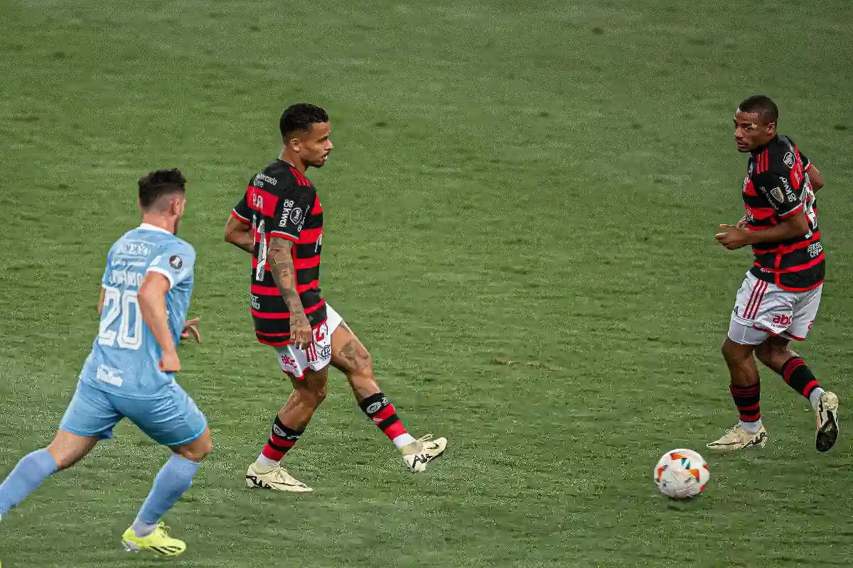 DESTAQUE DO FLAMENGO, ALLAN FAZ PROMESSA À TORCIDA PARA OS PRÓXIMOS JOGOS DO RUBRO-NEGRO