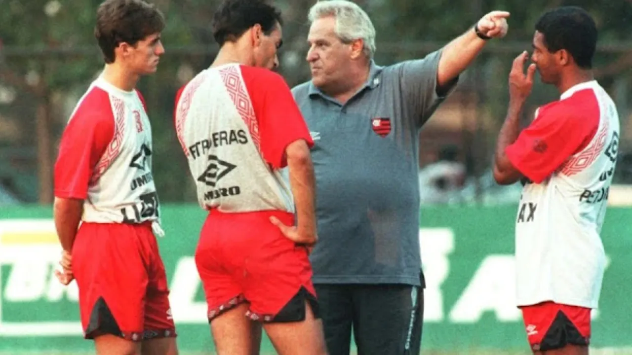ROMÁRIO HONORS APOLINHO AFTER THE DEATH OF HIS FORMER COACH AT FLAMENGO