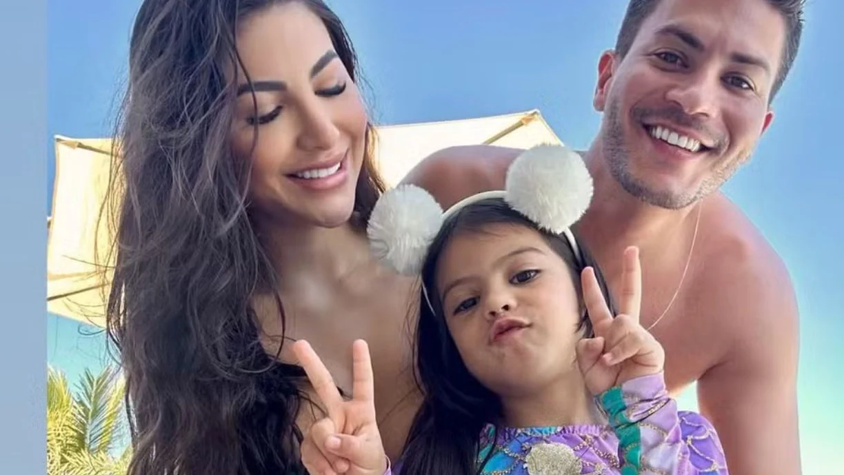 Arthur Aguiar throws a party for his daughter on a trip after controversy with Maíra Cardi