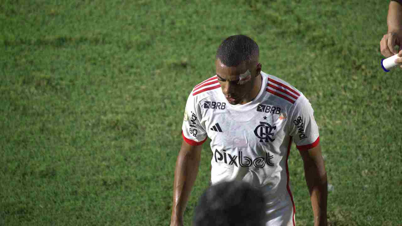 DESTAQUE!  DE LA CRUZ SE SOBRESSAI NO EMPATE DO FLAMENGO CONTRA O RB BRAGANTINO