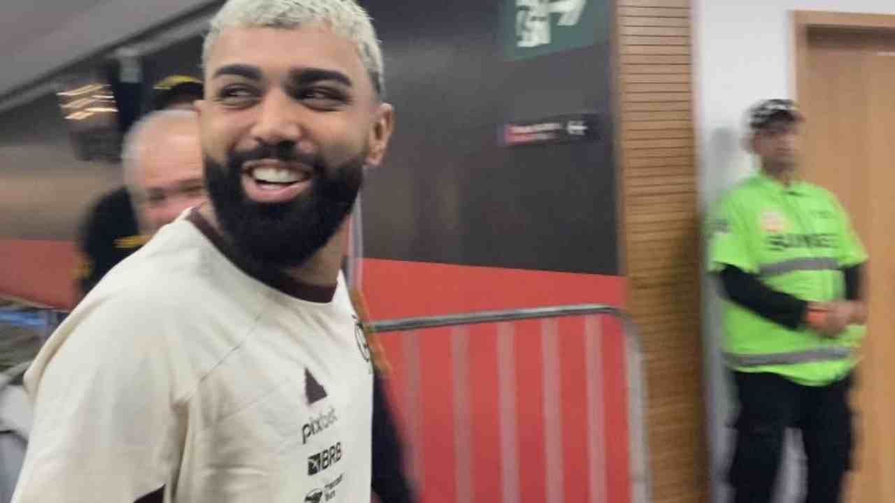 GABIGOL BRINCA COM OS JORNALISTAS NA ZONA MISTA " VOCÊS ME AMAM"