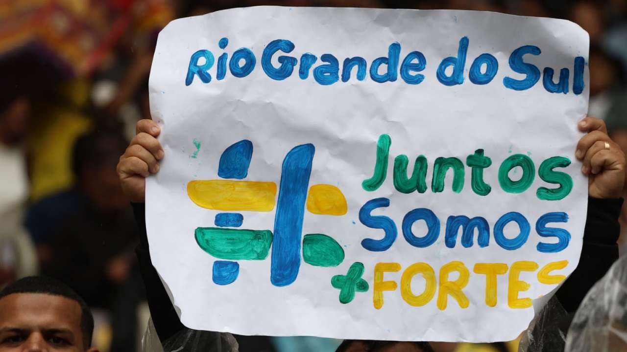 MARACANÃ RECEBE JOGO SOLIDÁRIO COM GOLS DE EX-ATLETAS DO FLAMENGO E EMPATE EM 5 A 5