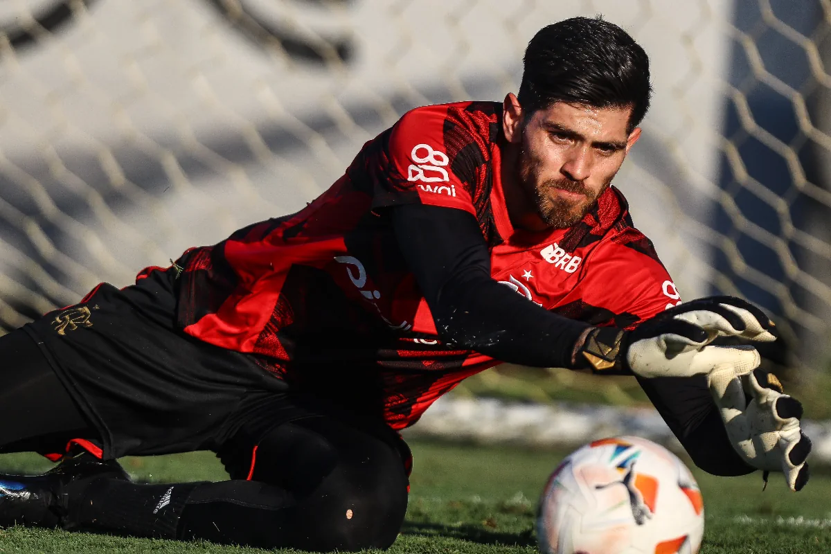 Rossi tranquiliza torcida na briga pelo Brasileirão: "Faltam 15 rodadas"