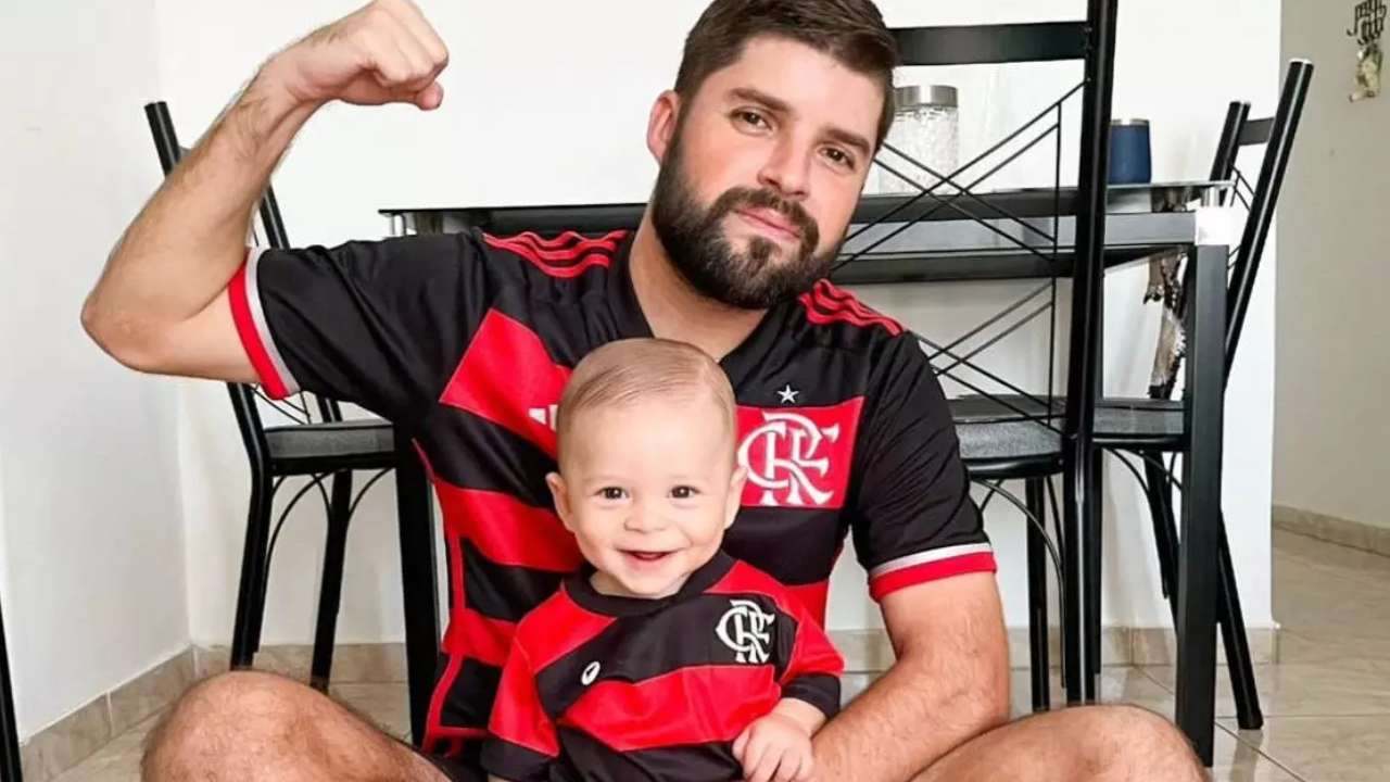 PEQUENO TORCEDOR DO RUBRO-NEGRO ENCANTA A WEB POR SORRIR SÓ COM MÚSICA DO FLAMENGO