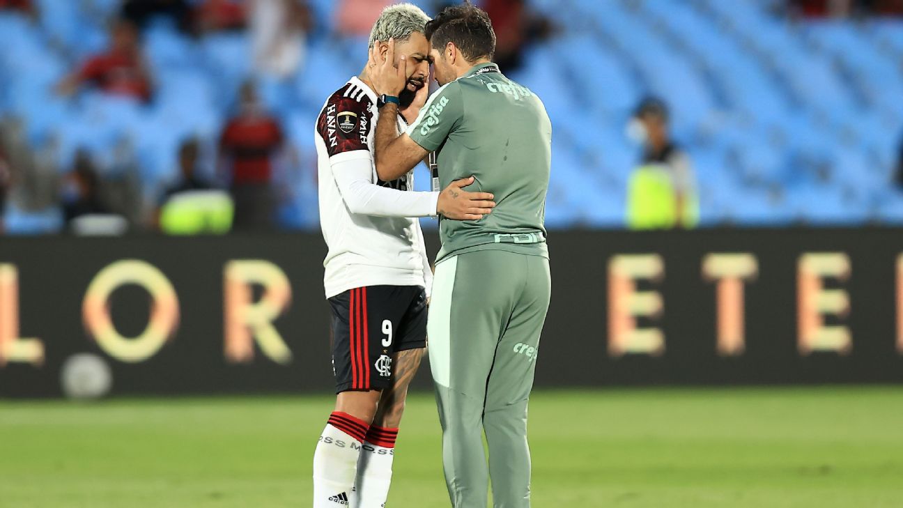 Abel consola Gabigol após derrota do Flamengo na Libertadores em 2021. Foto: Reprodução