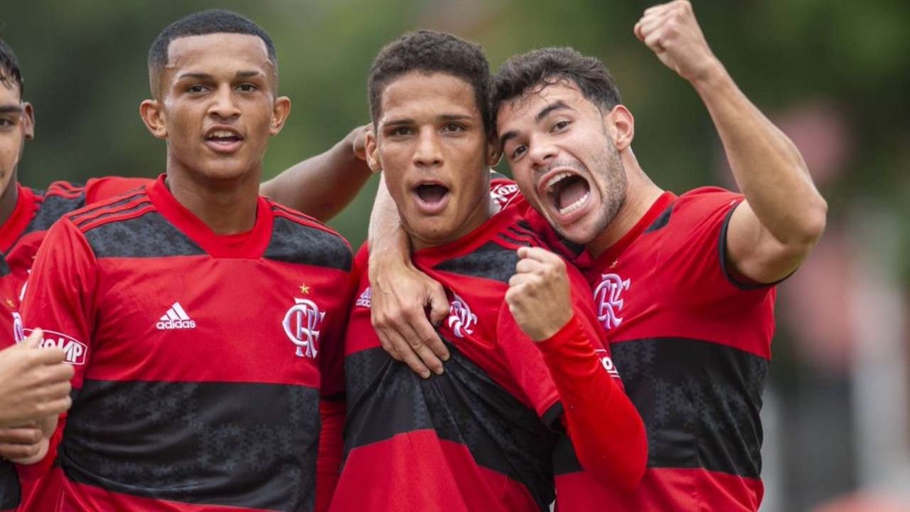 FLAMENGO ENCAMINHA VENDA DE JOIA DA BASE PARA EQUIPE DE PORTUGAL