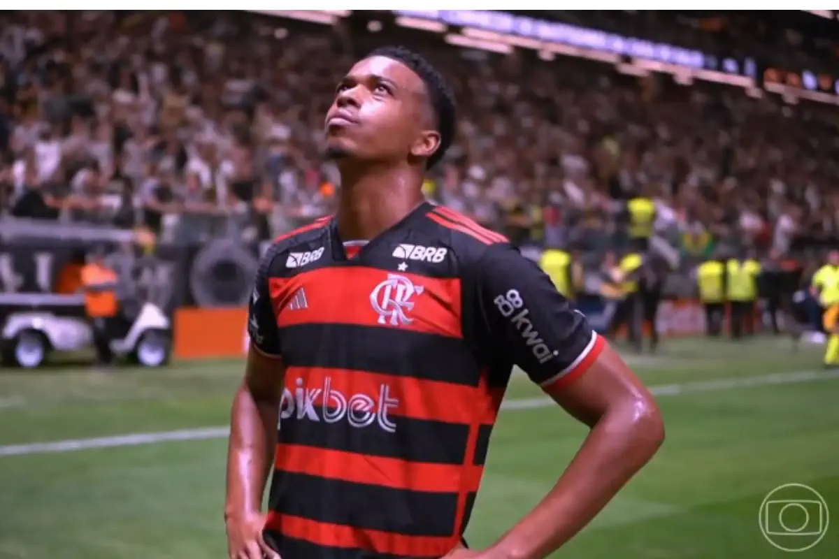 Carlinhos anotou seu primeiro gol com a camisa do Flamengo, o segundo diante do Atlético. Foto: Reprodução/TV Globo