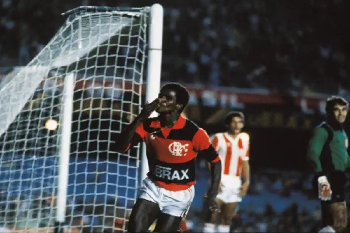 Sabia dessa? Adílio foi simplesmente o terceiro jogador do Flamengo com mais jogos na história do clube