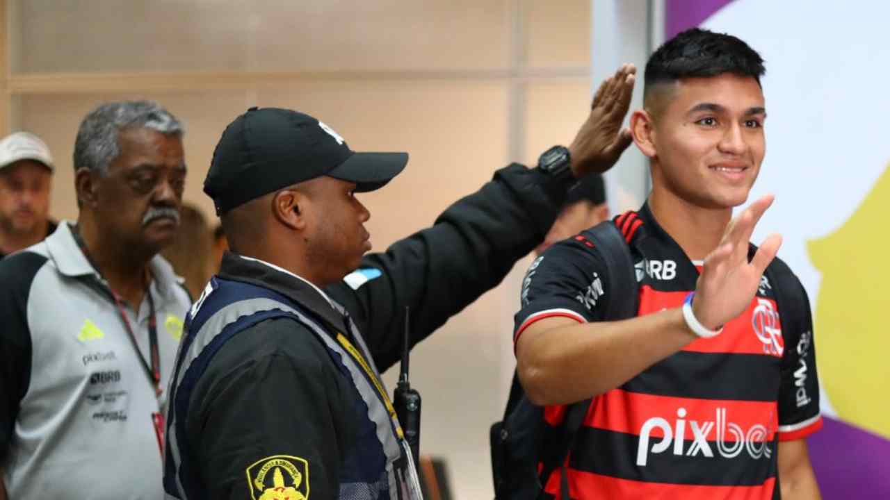 Alcaraz revela mensagem com Alexsandro antes de chegar ao Flamengo  " maior clube do Brasil.."