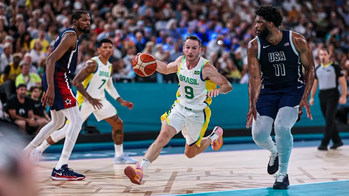 Ídolo do Flamengo exalta resultado do Brasil no basquete das Olímpiadas e cita brigas internas