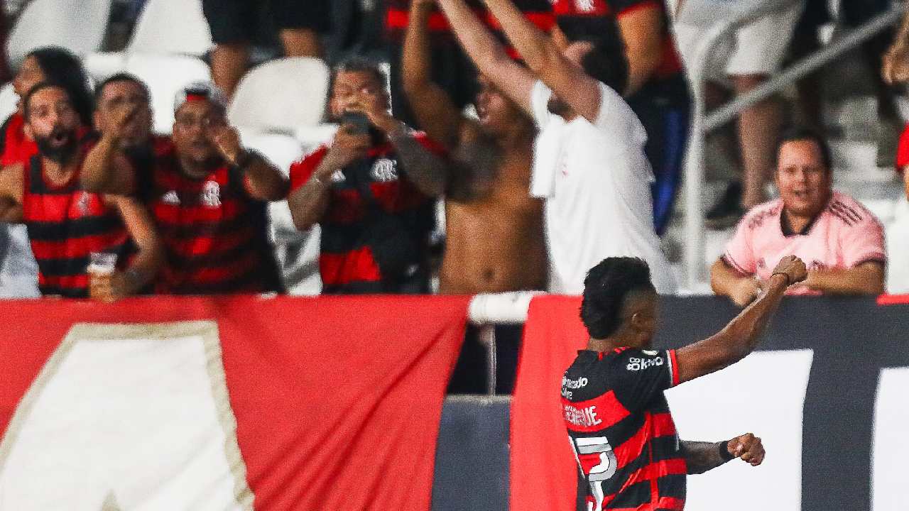 Confira fotos da derrota do Flamengo para o Botafogo no Engenhão