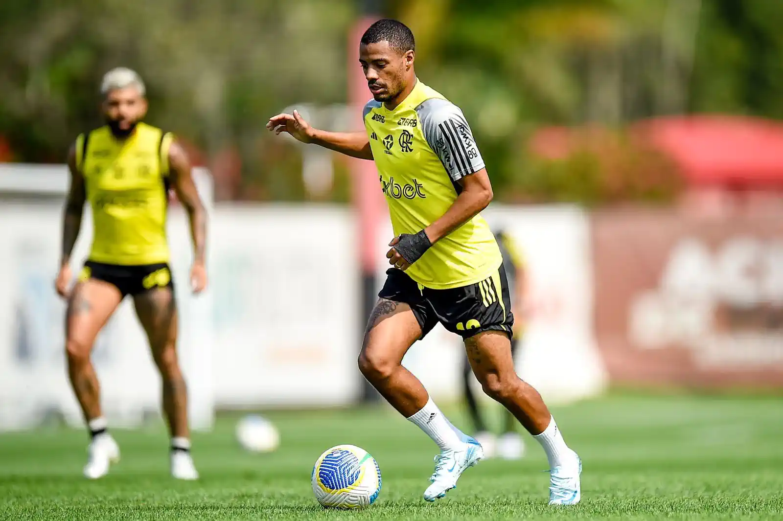 Flamengo volta ao foco do Brasileirão visando a liderança do torneio