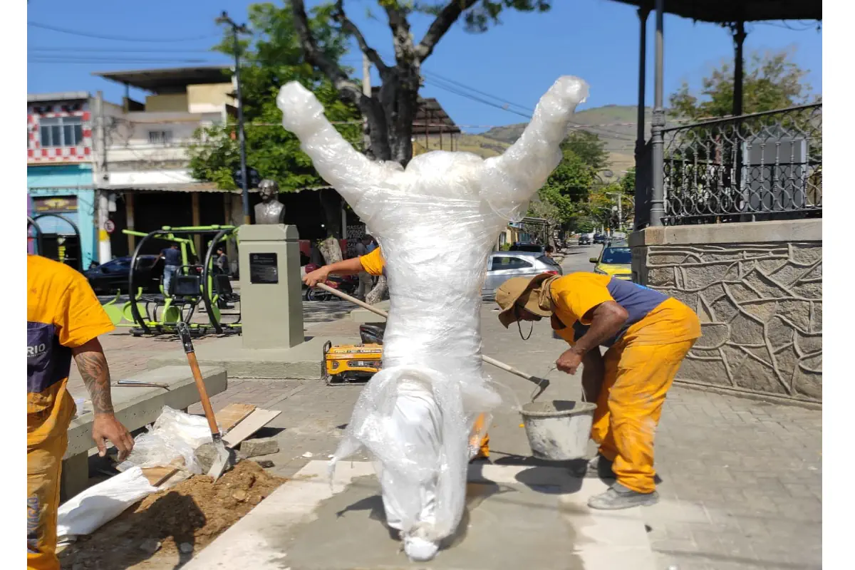 Exclusivo! Eterno ídolo rubro-negro, Zico ganha estátua em Quintino, bairro onde nasceu e foi criado