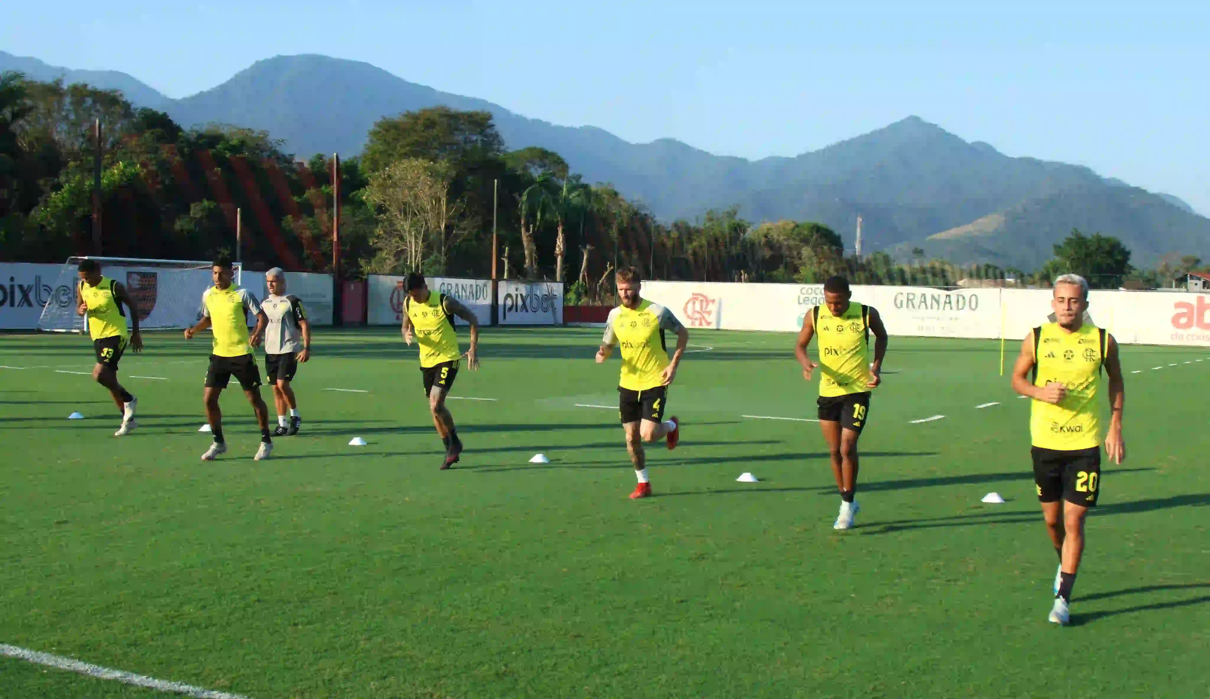 Nada de folga! Elenco do Flamengo inicia preparação para jogo contra o Bragantino nesta sexta