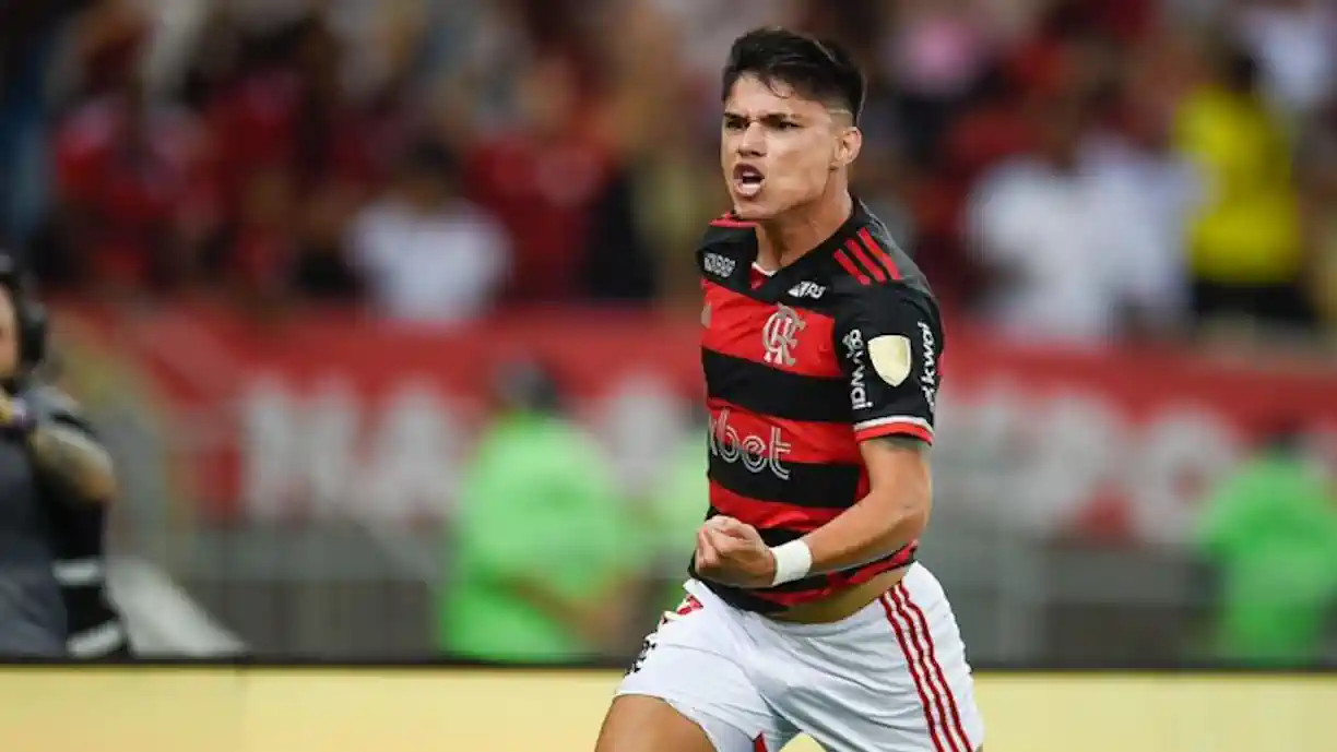 Luiz Araújo destaca que elenco do Flamengo está bem e aponta: "Vamos brigar por títulos"