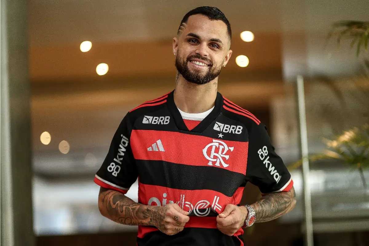 Michael será titular do Flamengo contra o Red Bull Bragantino