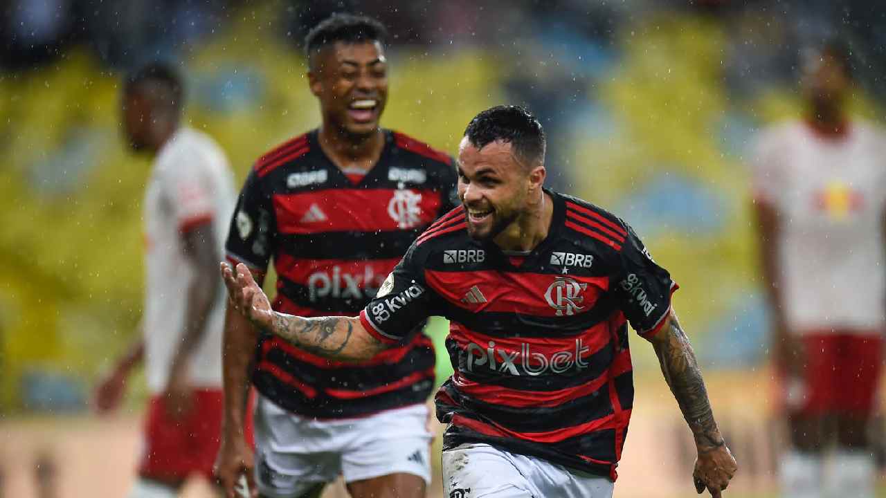 Michael recupera o ritmo e volta a marcar após dois meses sem ser titular pelo Flamengo