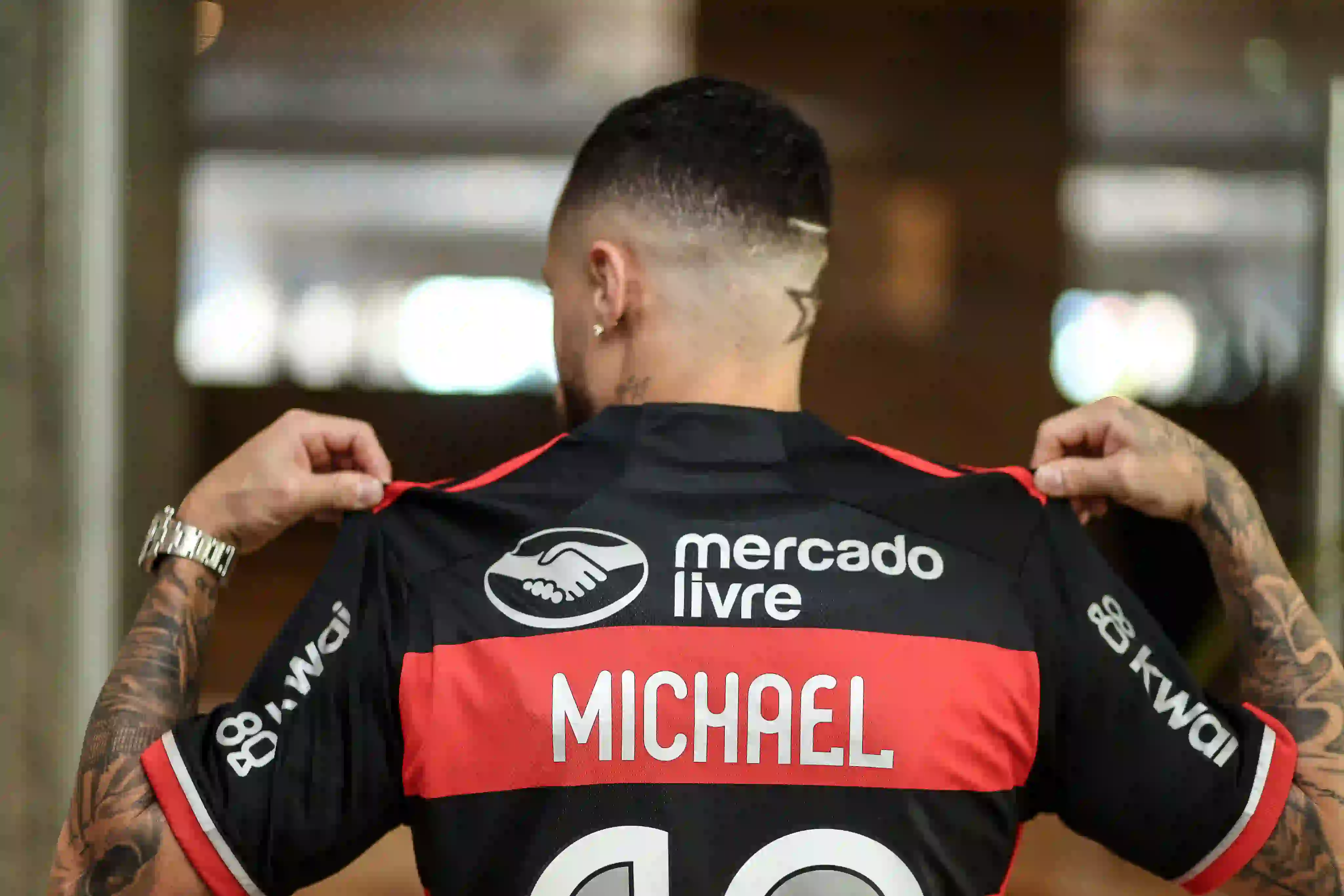 Michael já sabe o número da camisa que vai vestir na sua volta ao Flamengo