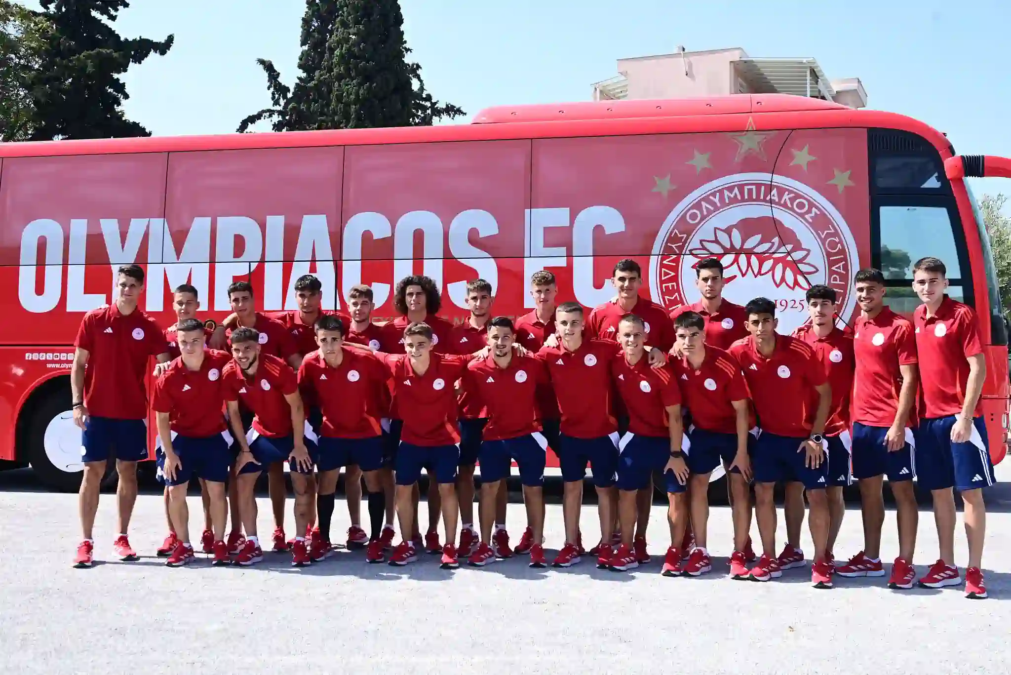 Olympiacos embarca para enfrentar o Flamengo na final do Mundial Sub-20