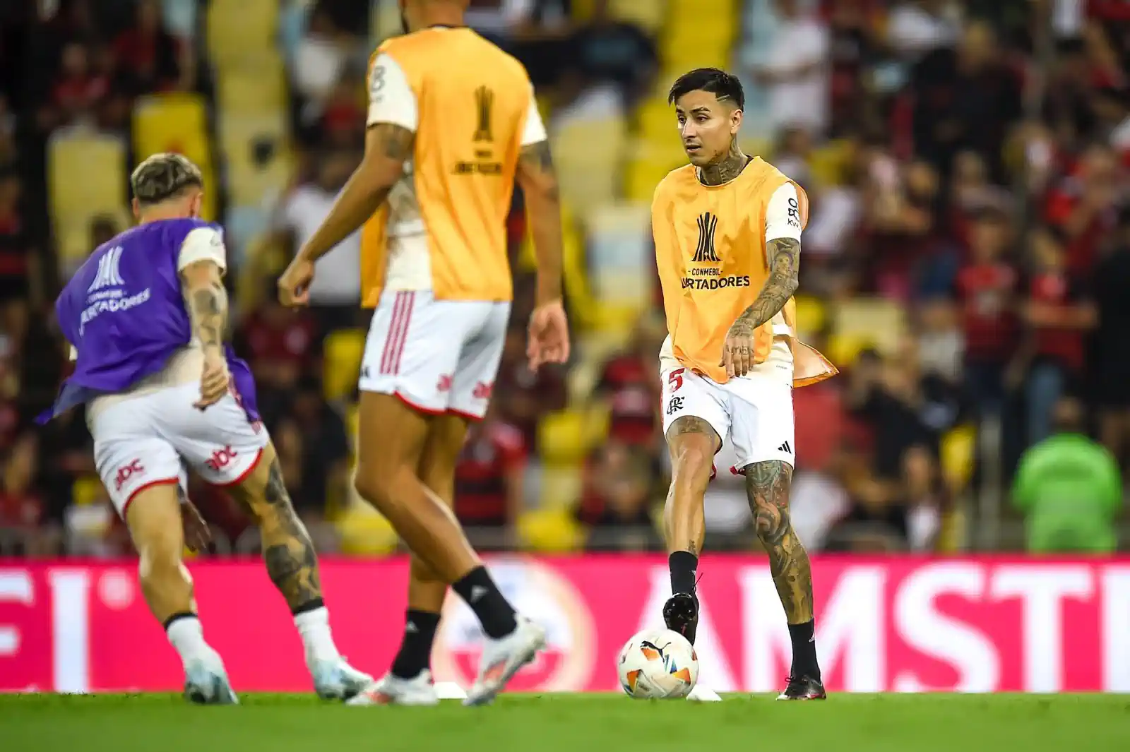 O volante pode deixar o Flamengo ( Foto: Flamengo ) 