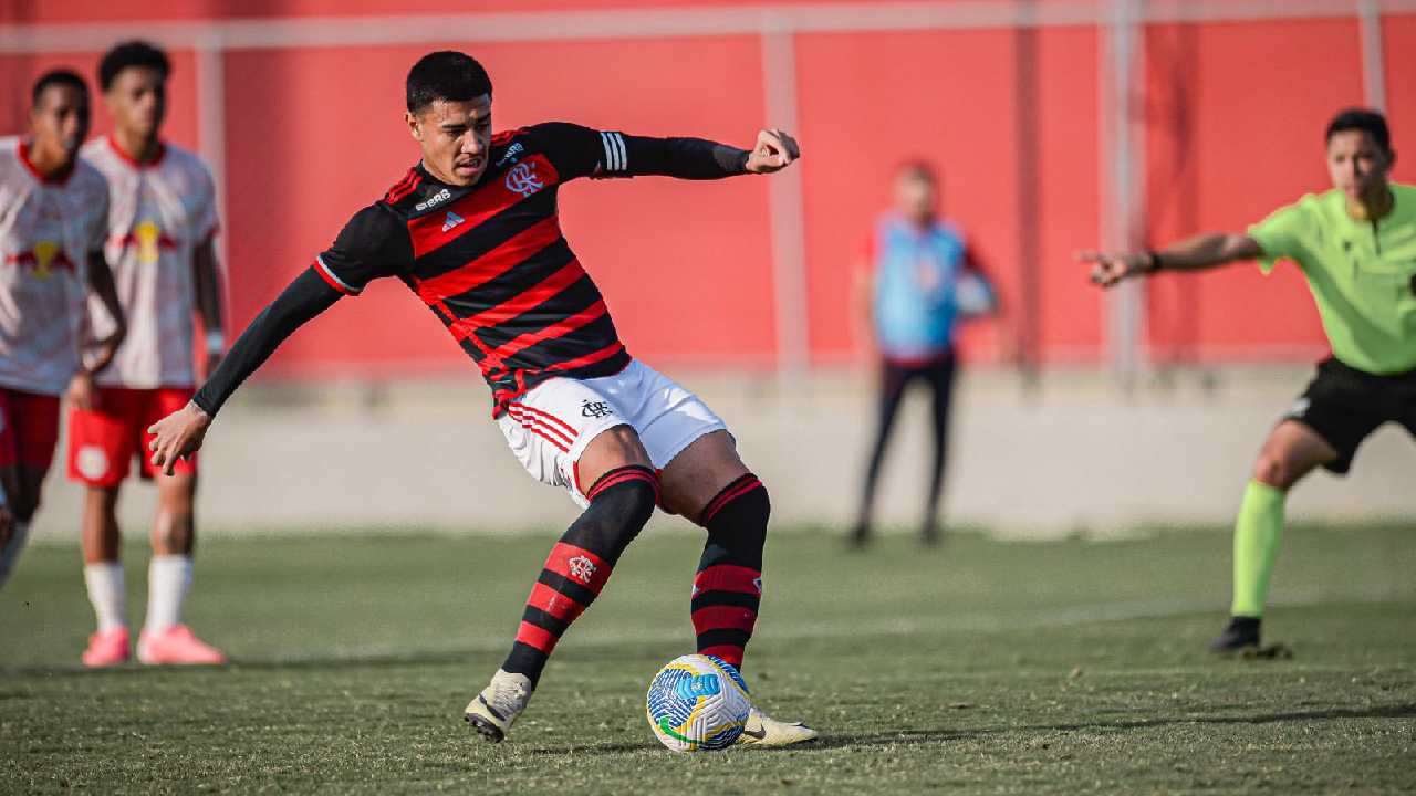 Flamengo vence o Bragantino e avança para as quartas do Campeonato Brasileiro Sub-20