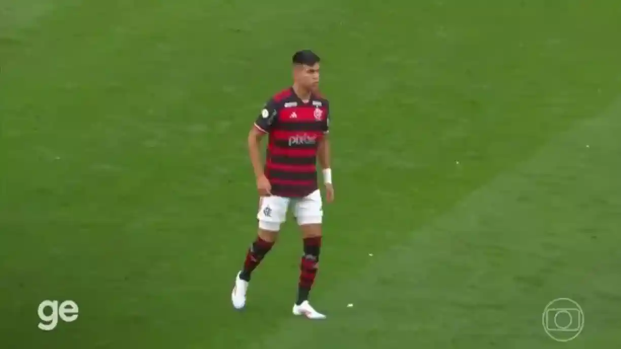 Que estreia! Carlos Alcaraz é expulso em Corinthians x Flamengo após se envolver em confusão