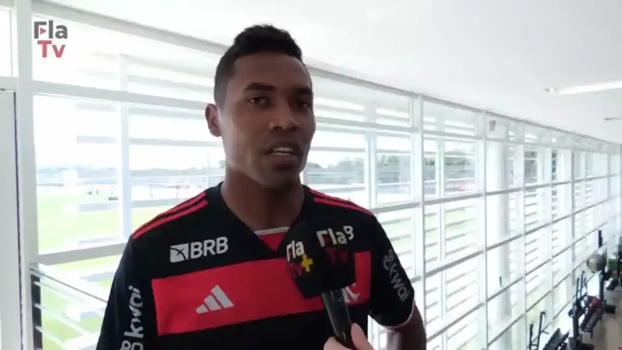 Em primeiro dia como jogador do Flamengo, Alex Sandro se mostra impressionado com CT e revela ansiedade para estreia