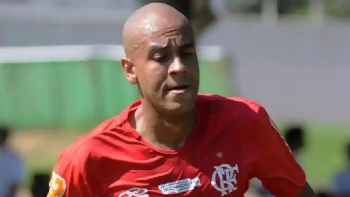 Ex-Flamengo pede demissão de time de Minas Gerais após estrear com derrota