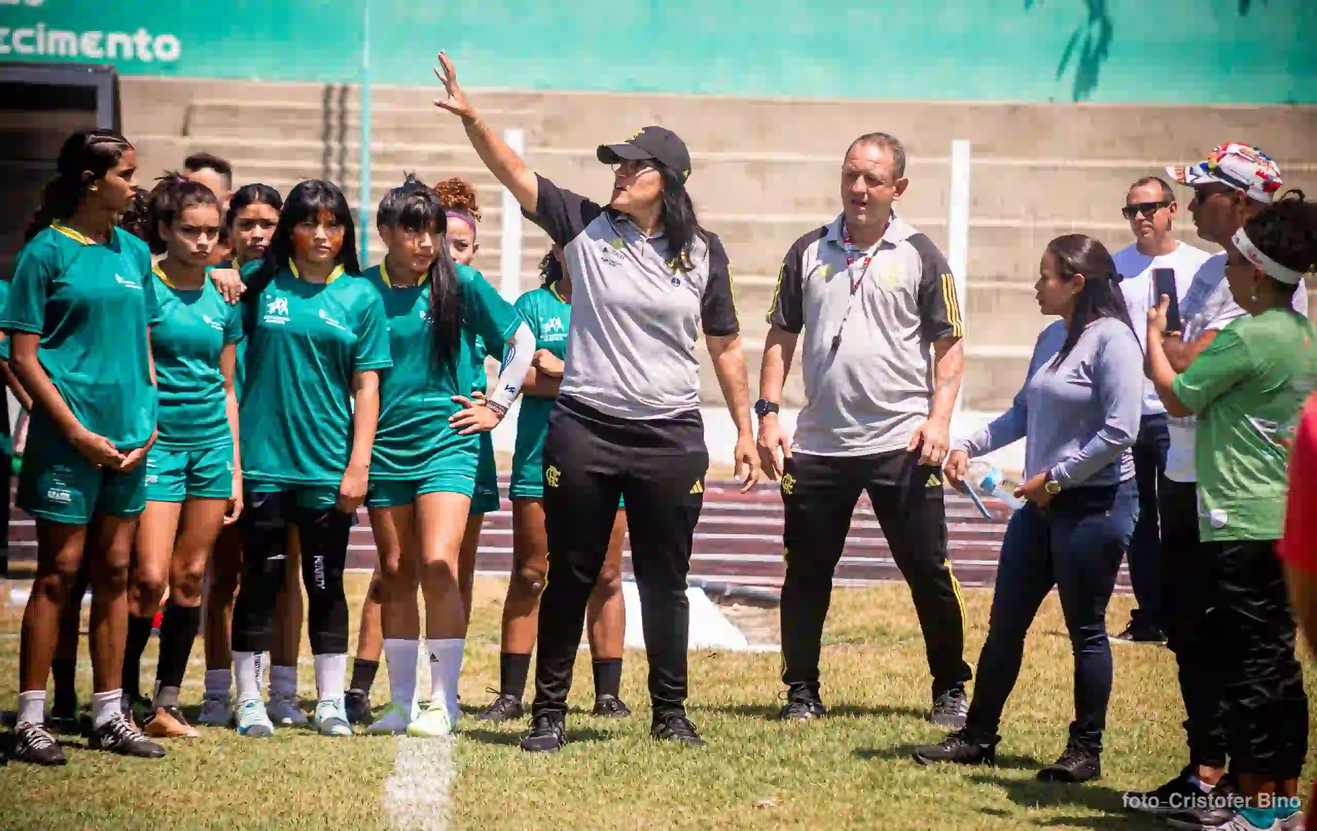 Em parceria com a Vale, Flamengo realiza festival de futebol feminino