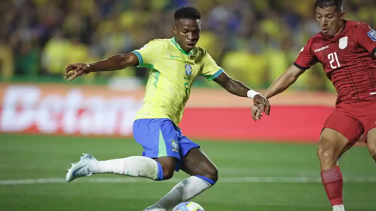 Dorival Júnior iguala cobranças a Vinícius Júnior com as de Neymar na Seleção e pede: "Precisamos ter muita calma"