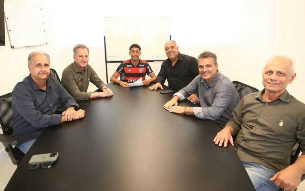 Zagueiro do Flamengo tem multa milionária após renovação