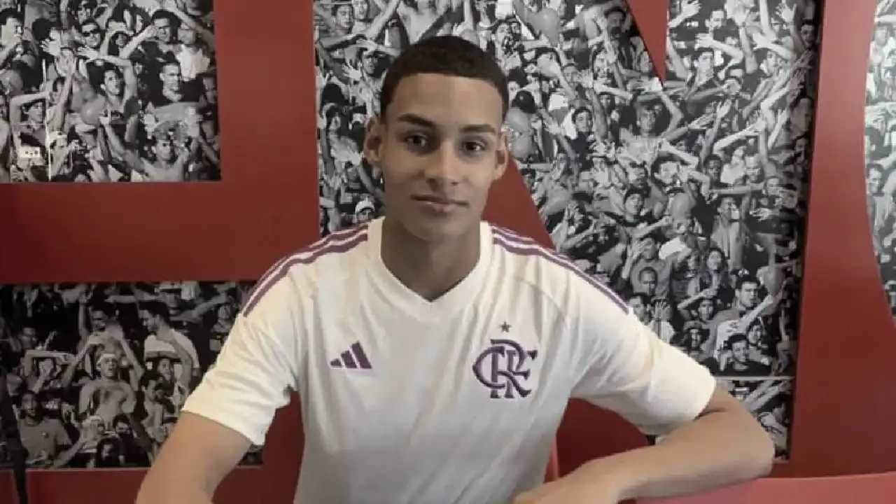 Flamengo contrata jovem goleiro de 1,93 para a base: "Uma grande oportunidade"