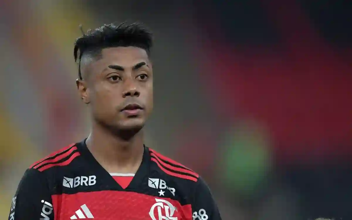 Bruno Henrique anima os bastidores do Flamengo após a expulsão na Copa do Brasil