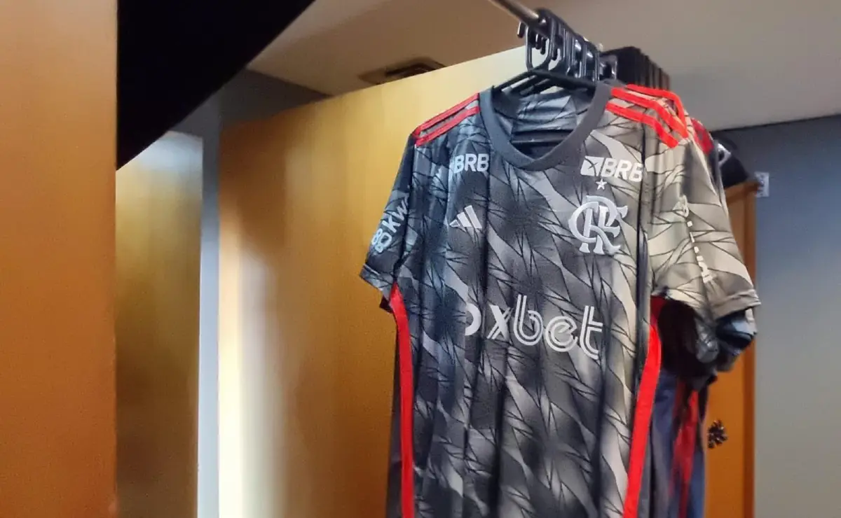 Torcedores rejeitam nova camisa 3 do Flamengo