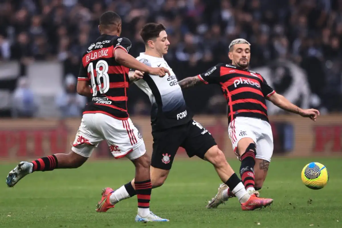 Com um a menos, Flamengo segura o 0x0 com o Corinthians e está na final da Copa do Brasil