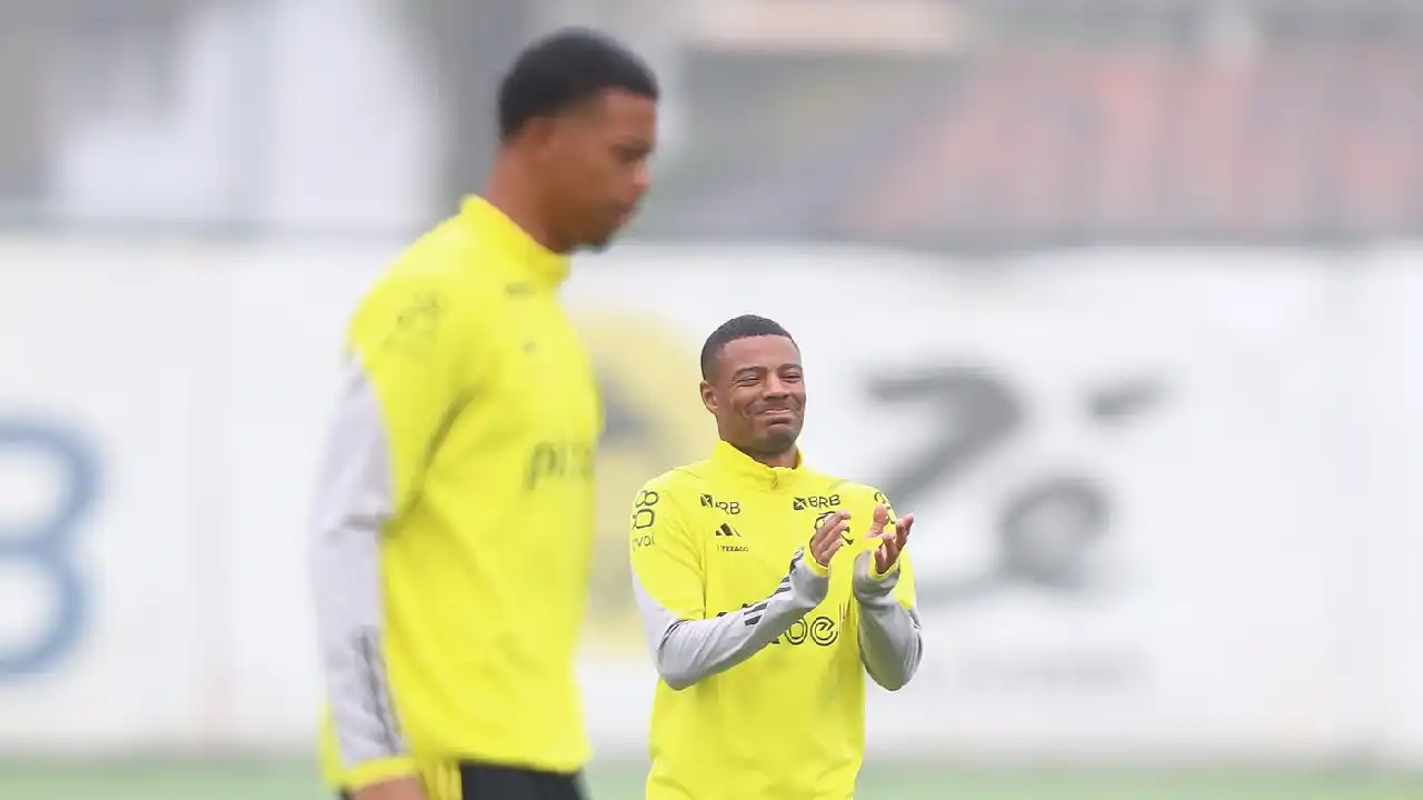 Filipe Luís comanda treino do Flamengo antes de enfrentar o Bahia pelo Brasileirão - Foto: Flamengo