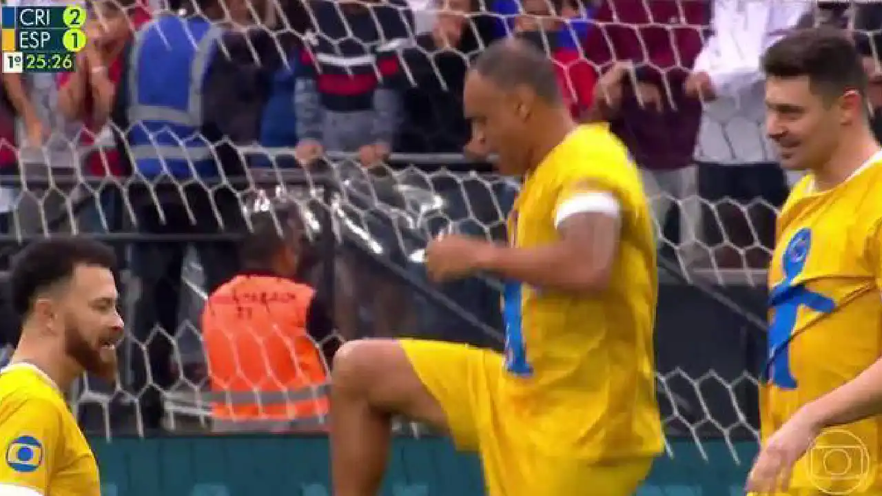 Ex-Flamengo, Denilson marcou golaço em jogo beneficente da Globo - Foto: Reprodução