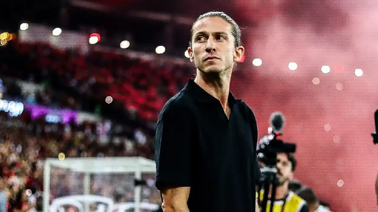 Filipe Luís treina meio campo inédito - Foto: Reprodução/Flamengo