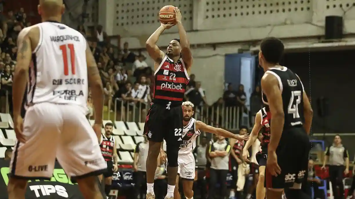 Jhonatan Luz comemora vitória do Flamengo na 1ª rodada do NBB: "o time foi guerreiro"