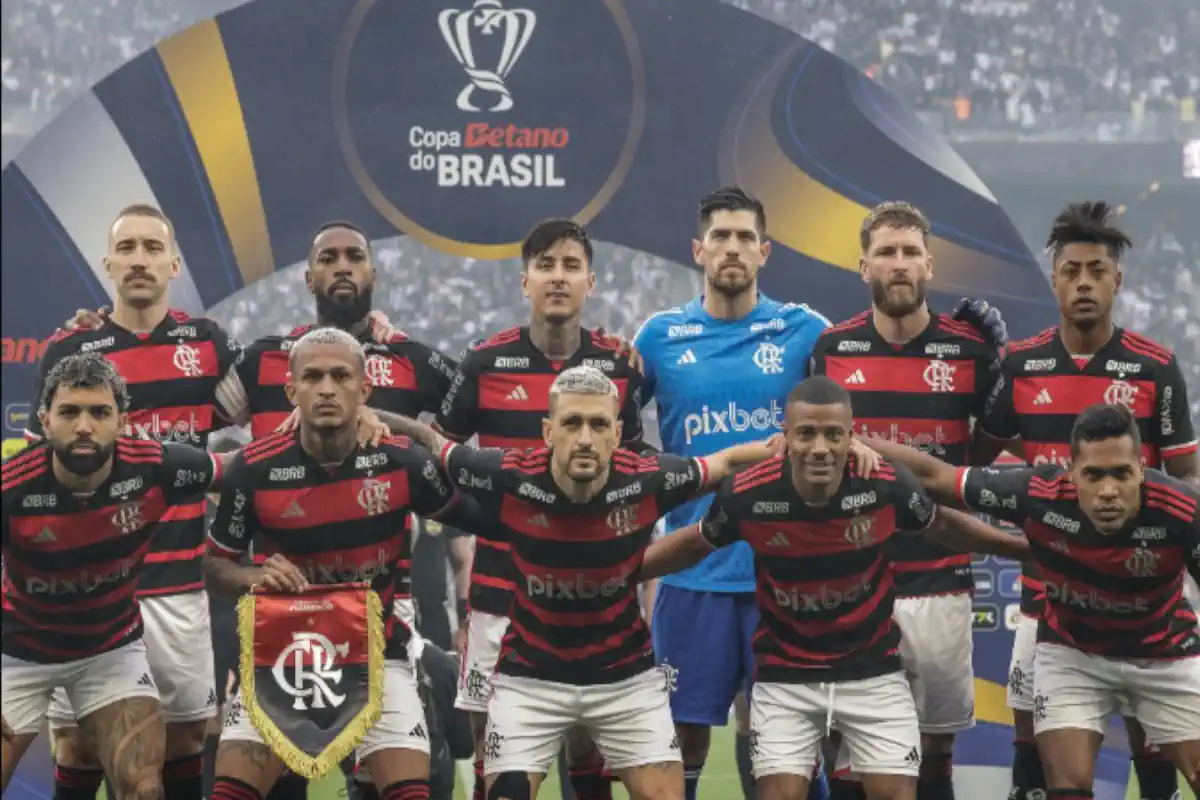 O elenco do Flamengo se reuniu para uma festa ao lado do Ninho  ( Foto/ Flamengo ) 