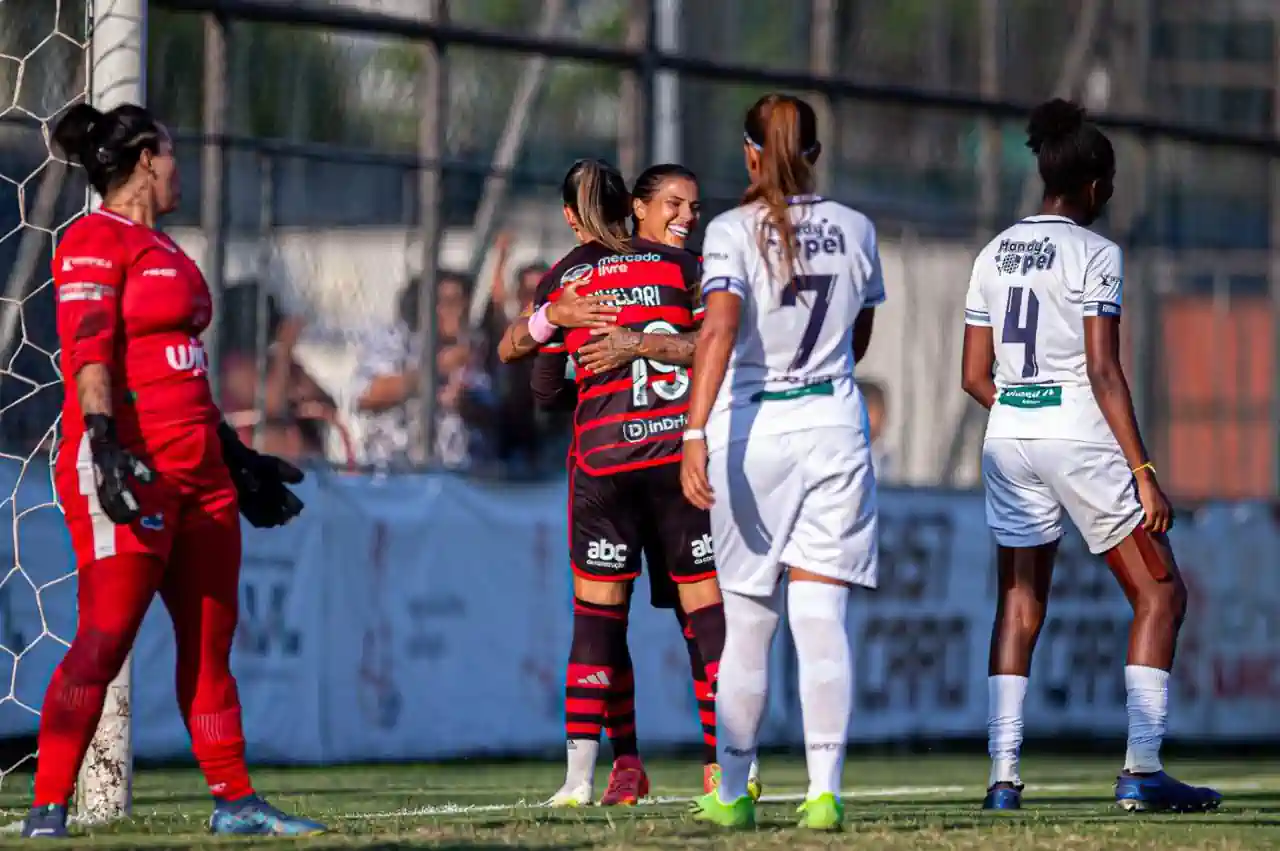 Flamengo goleia o Araruama na estreia do Campeonato Carioca Feminino