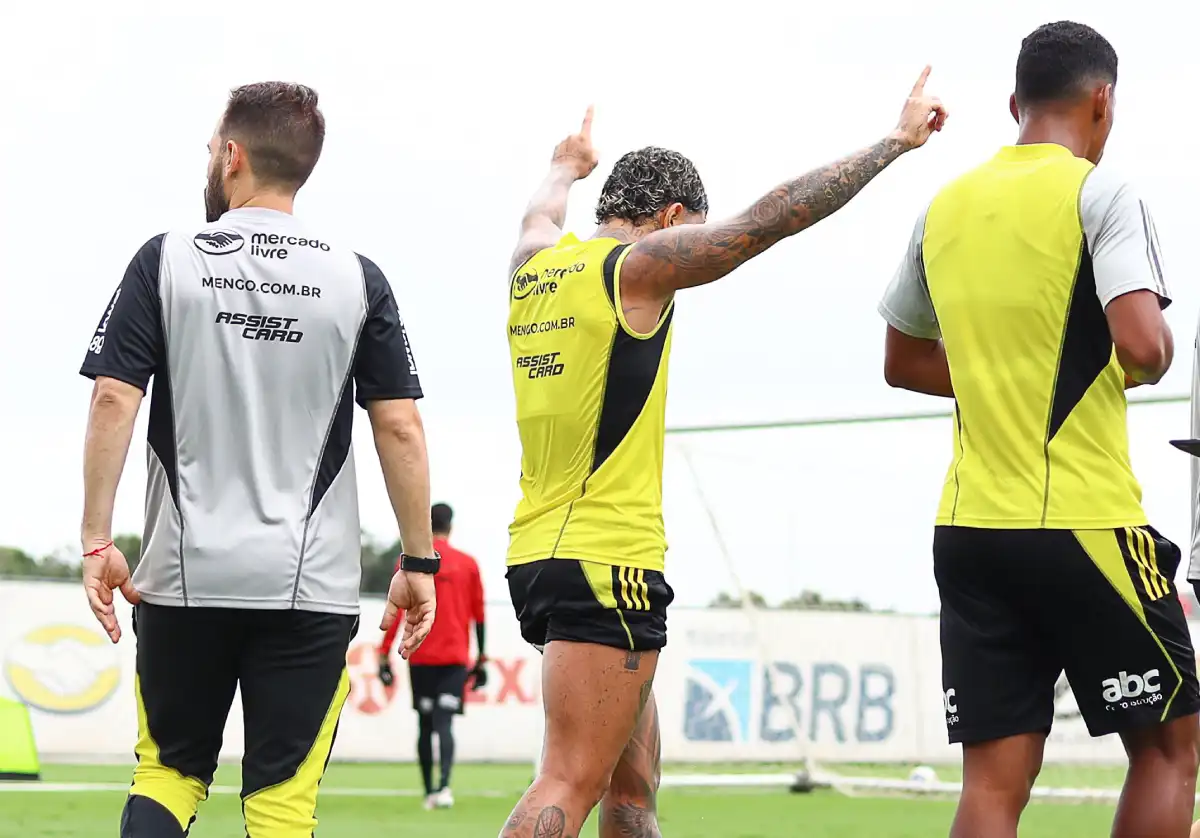 Gabigol vencendo um duelo de velocidade no treinamento. Foto: Gilvan de Sousa/CRF