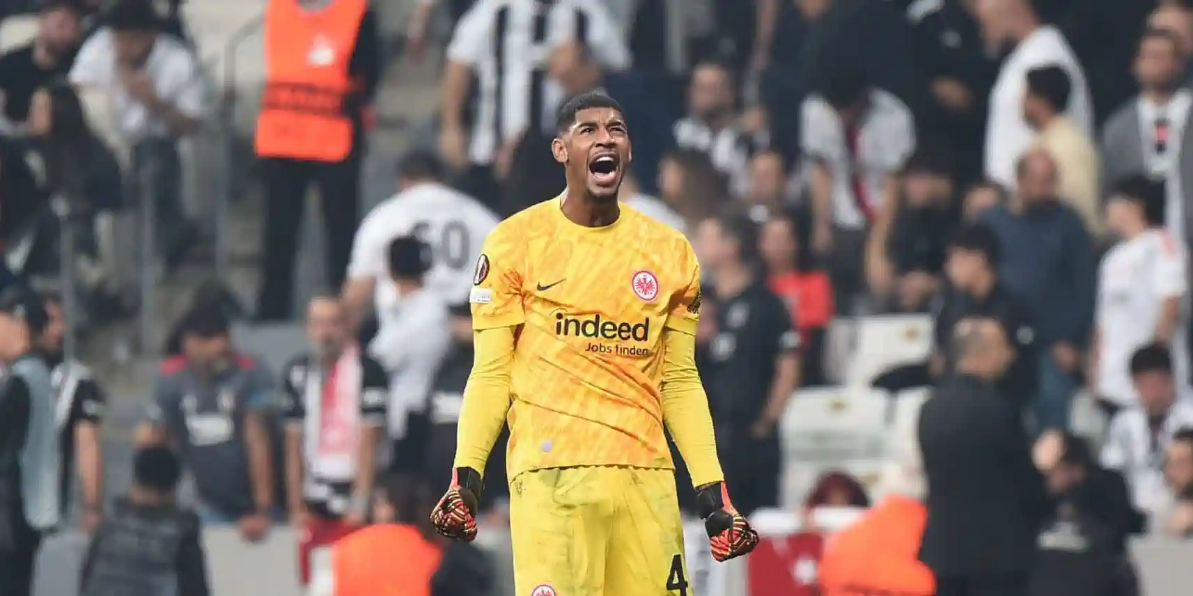 Kauã Santos, cria do Flamengo, brilha na Alemanha e é um dos melhores em campo na vitória do Eintracht Frankfurt - Foto: Reprodução