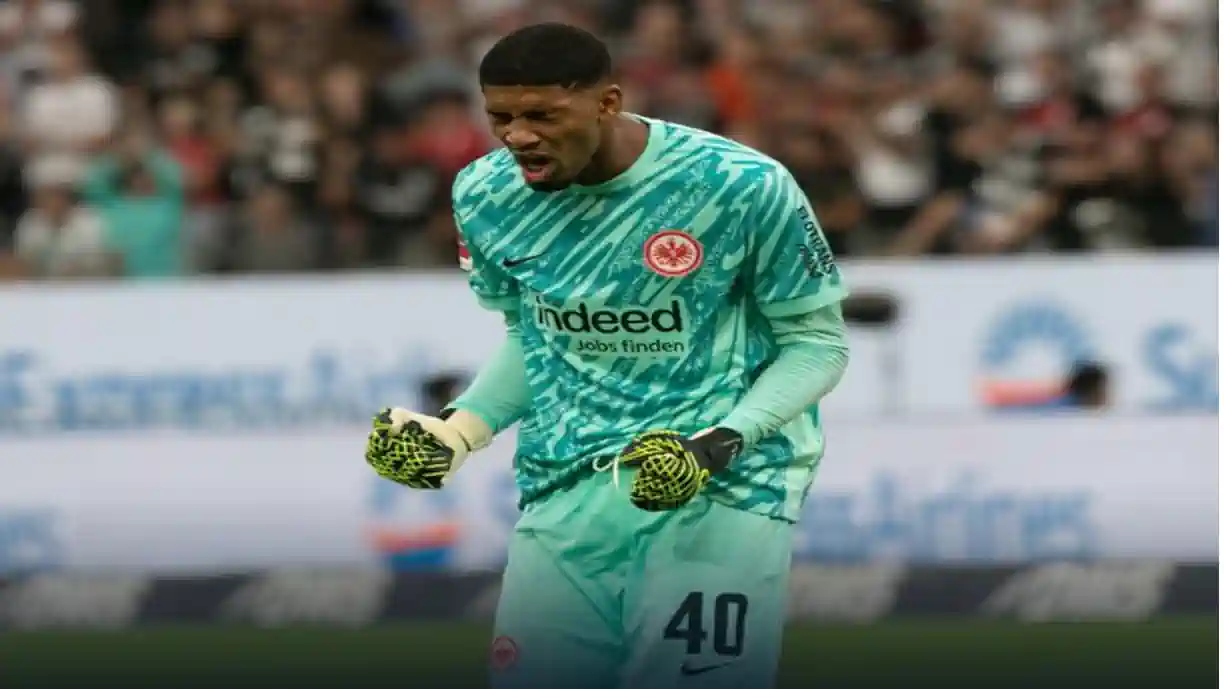 Goleiro Kauã Santos tem atuação segura na goleada do Eintracht Frankfurt sobre o Ajax, garantindo vaga nas quartas da Liga Europa. ( Instagram ) 