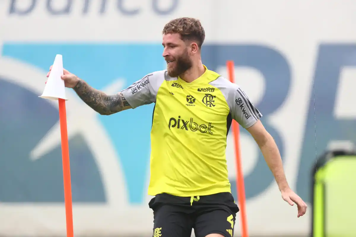 Descontração total! Flamengo divulga vídeo com duelos de velocidade em treino