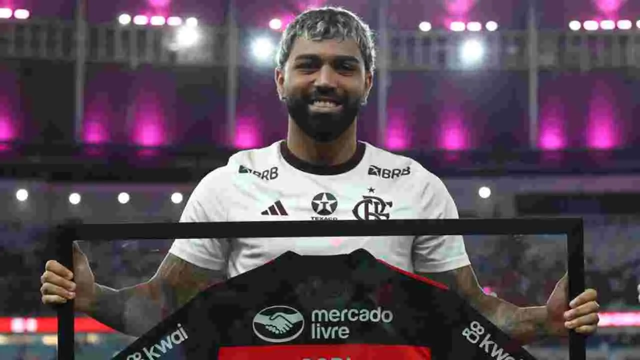 Gabigol é homenageado pelos 300 jogos ( Foto/Flamengo )