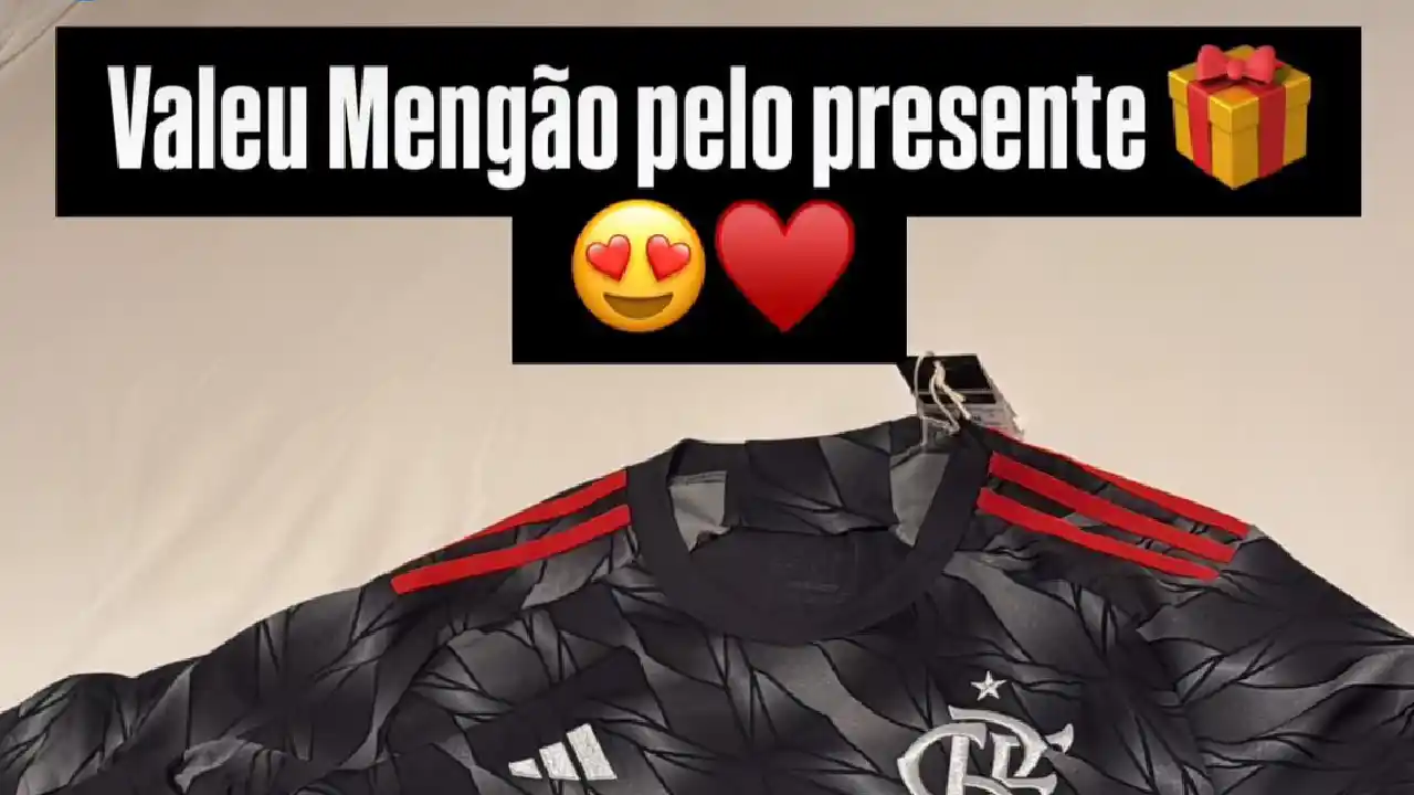 Andreas Pereira recebeu a nova camisa do Flamengo - Foto: Reprodução