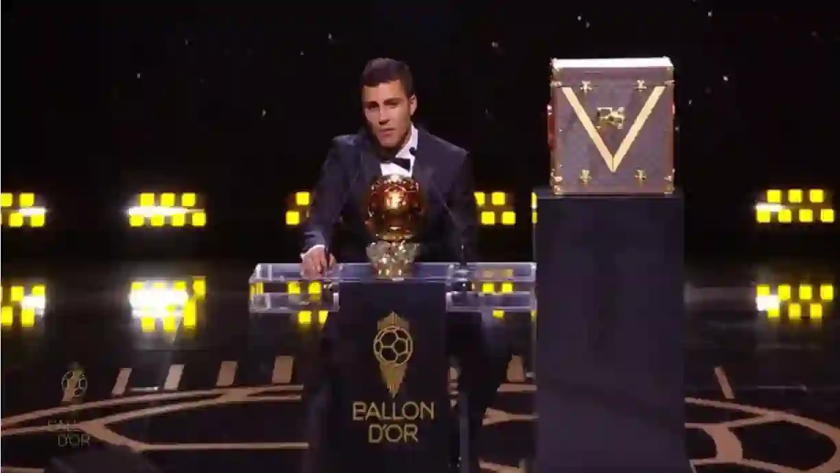 Rodri manda recado a Vinícius Júnior após conquista da Bola de Ouro: "vitória para o futebol"